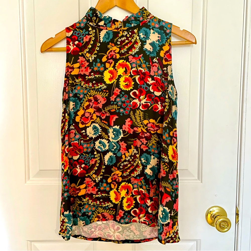 Loft Sleeveless Flutter Neck Blouse. Floral, Sz S